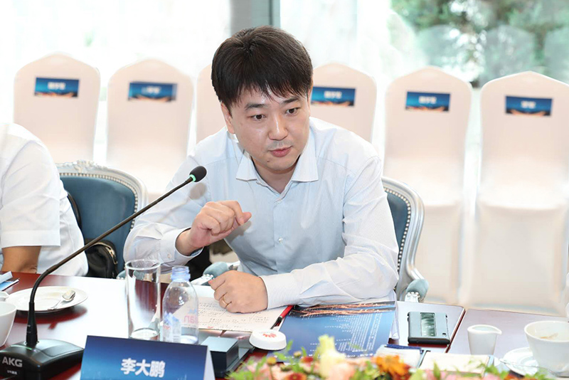 集團(tuán)總裁李大鵬參與圓桌對(duì)話(huà).jpg